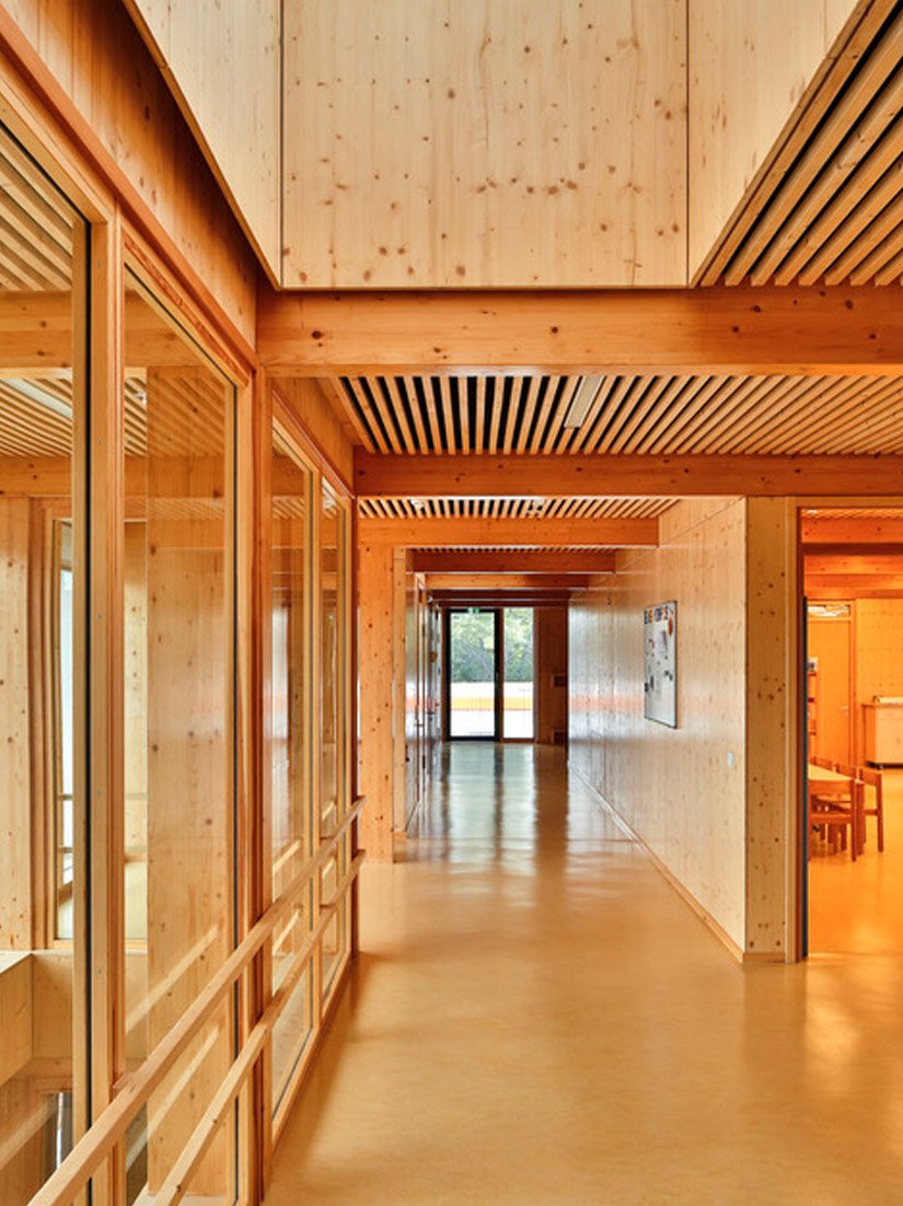 Vor allem im Innenbereich dominiert Holz mit einer Gesamtfläche von 1.250 m².