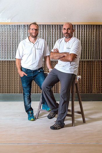 <p>Die Geschäftsführer der JäggiPagani AG: Stuckateur Frank Jäggi (links) und Malermeister Marcel Widmer bilden ein perfekt eingespieltes Team.&nbsp;</p>