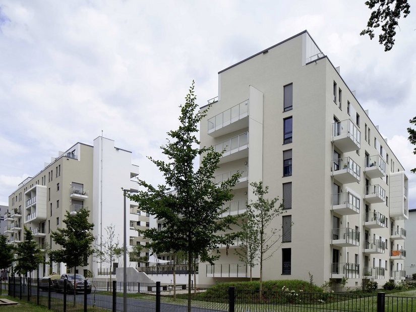 Zwei Baukörper, das Phi im Nordwesten mit 59 Wohnungen und das Lox im Südosten mit 82 Wohnungen bilden das Philox, das seit Juni 2016 im aufstrebenden Darmstädter Europaviertel genutzt wird.