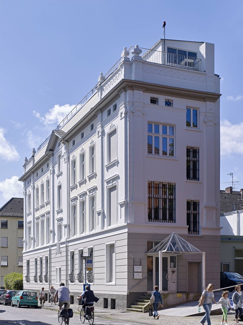 Das historische Gebäude in Mönchengladbach zeigt mannigfaltige Spielarten der Architektur mit verschiedensten Formen und Dekorelementen.