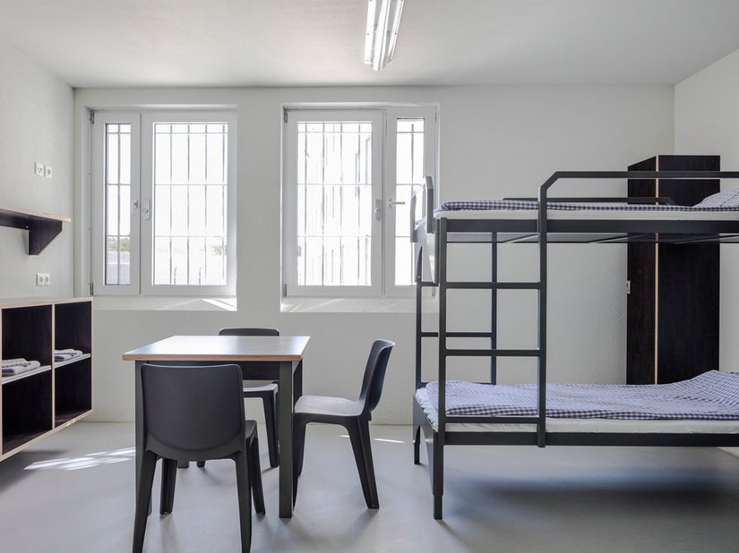 Die Räume sind – auch wenn es sich um ein Gefängnis handelt – überraschend freundlich!