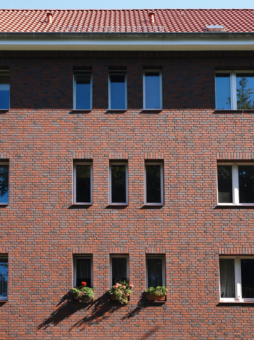 Durch die Verwendung von Flachverblendern kann die Fassade in ihrer ursprünglichen Anmutung erhalten bleiben.