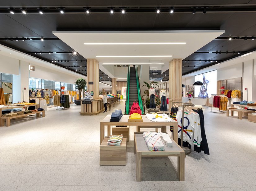 Vom Ladengeschäft zum urbanen, modern gestalteten Showroom: Das neue Ladenformat setzt die wahre Essenz der Marke United Colors of Benetton in Szene.
