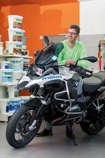 <p>Bei Touren auf seiner BMW GS Adventure kann sich Malermeister Thomas Kämpflein am besten entspannen</p>