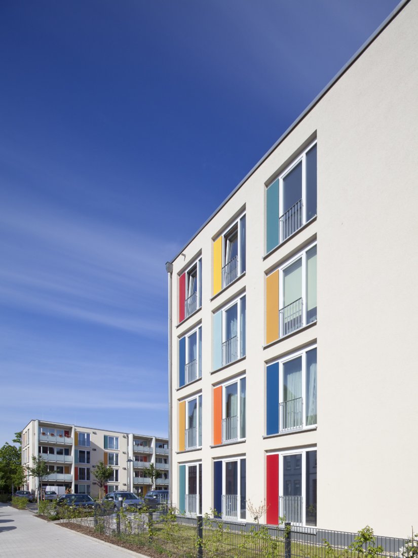 <p>Die erste Klimaschutzsiedlung in Nordrhein-Westfalen verbindet höchste Energieeffizienz im Passivhausstandard mit anspruchvoller Architektur.</p>