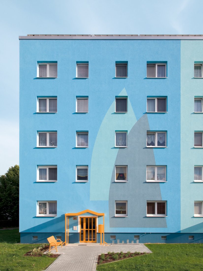 <p>Für jeden einzelnen Wohnblock sind Farbtöne aus nah beieinander liegenden Farbfamilien und geringen Hellbezugswertunterschieden gewählt.</p>