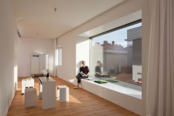 <p>Wegen ihrer Umweltfreundlichkeit werden Silikatfarben gerne im anspruchsvollen Wohnungsbau eingesetzt. <i>Foto: Werner Huthmacher, Berlin</i></p>