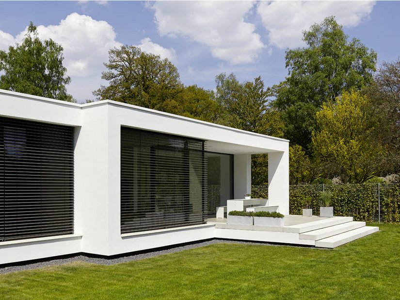 <p>Das Wohnhaus bietet eine offenen Gartenfassade mit Blick ins Grüne.</p>