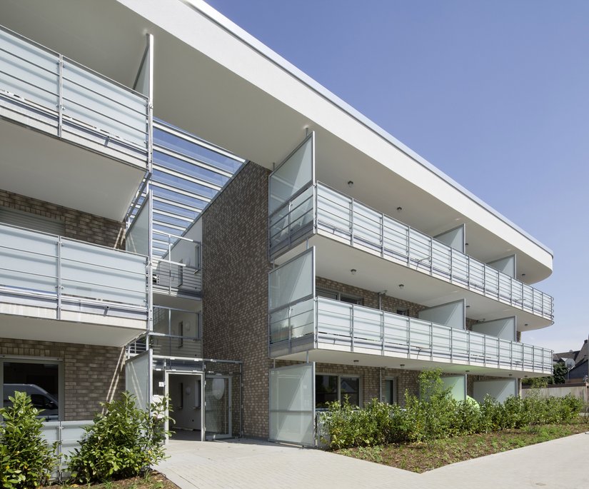 Außergewöhnlich: Drei Wohneinheiten sind über ein als Atrium konzipiertes, helles, lichtdurchflutetes Treppenhaus erreichbar.