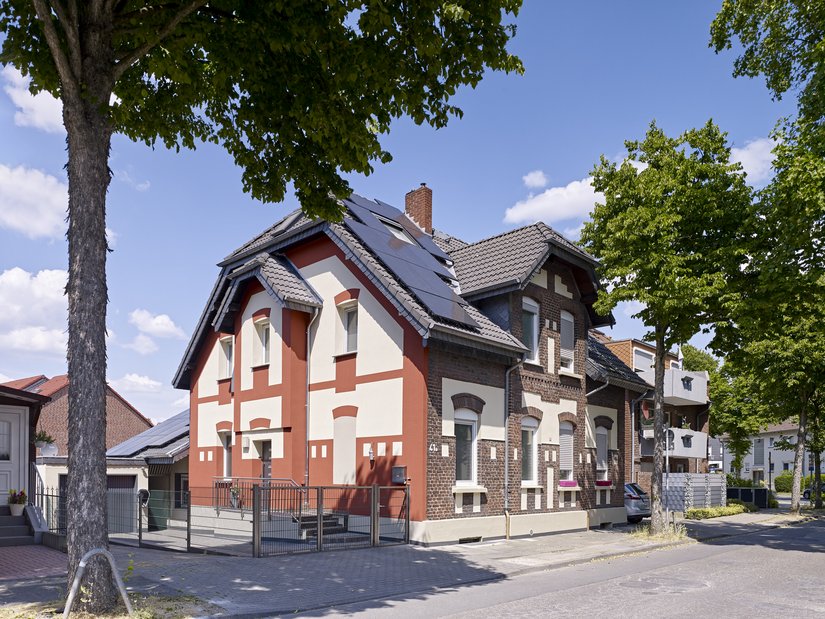 Mit dem Qju-System zur optimalen Wärmedämmung: Kay Mastalski entschied sich, sein Zechenhaus aus dem Jahr 1906 energetisch zu sanieren. Dank der Produkte und der Entwurfsplanung durch das Farbstudio von Brillux bleibt der Charme des Zechenhauses erhalten.