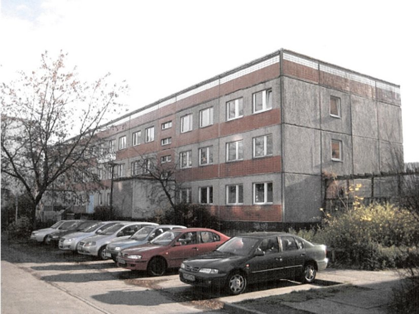 <p>Vor der Sanierung wirkte das Gebäude kühl und grau.</p>