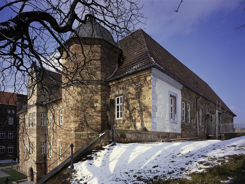 Nach intensiver Beschäftigung mit der Baugeschichte und restauratorischen Untersuchungen entschied man sich für einen Verputz, um so dem Gebäude wieder sein ursprüngliches Renaissanceaussehen zu verleihen.