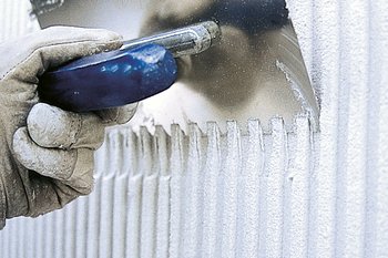 <p>Mit der Stützkorn-Variante SK 3726 lässt sich eine Trockenschichtdicke vom 3 mm in einem Arbeitsgang erzielen.</p>