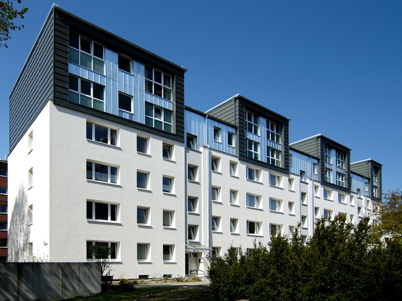 In den aufgesetzten Dachgeschossen sowie dem nachverdichteten Neubau entstanden insgesamt 51 neue Komfort-Einheiten, darunter 31 Maisonette-Wohnungen.