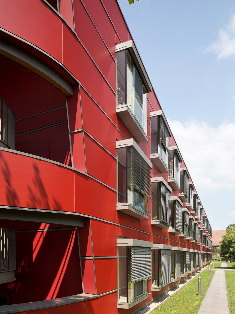<p>Das mit dem NÖ Holzbaupreis 2007 ausgezeichnete NÖ Pflege- und Betreuungszentrum "Arche Stockerau" ist der erste dreigeschossige Massivholzgebäudekomplex in Niederösterreich.</p>