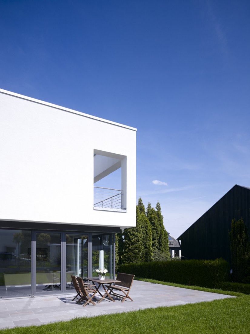 <p>Typische Stilelemente der Bauhaus Architektur: klare Fronten, Flachdach und kubistische Formen.</p>