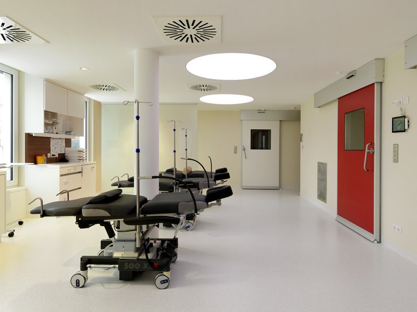 <p>Die Operationsräume sind farblich in einem hellen Cremeton gehalten.</p>