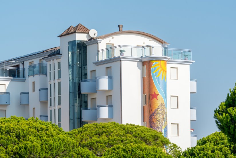 Das 4-Sterne-Hotel Coppe Jesolo in Lido di Jesolo an der italienischen Adria erhielt eine umfassende Fassaden- und Balkonsanierung.