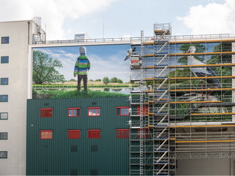 Ein Havelspaziergang der besonderen Art: Analog zum Titel des Entwurfs finden sich unterschiedliche Motive auf dem ehemaligen Bunkerkopf der Müllverbrennungsanlage im Industriepark Premnitz wieder.