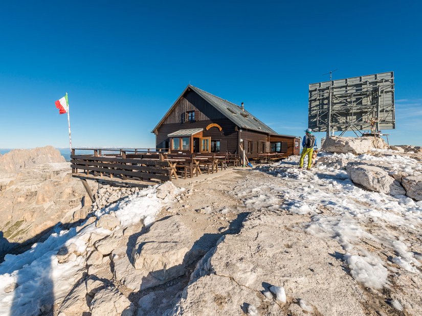 Das Rifugio Capanna Piz Fassa-, gilt als beliebtes Ziel bei Wanderern.