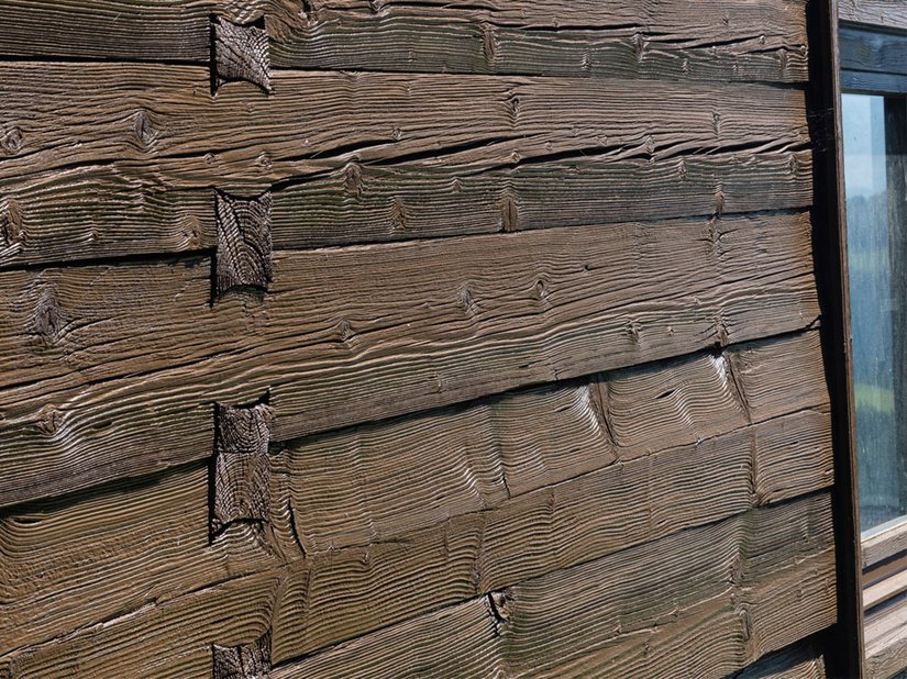 <p>SolvoGuard 885 im Farbton Nussbaum ist semitransparent und bewahrt den Charme des alten Holzes. Das Ergebnis ist durch die pigmentierte Lasur besonders gleichmäßig und kaschiert schadhafte Stellen.</p>