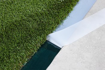 <p>Mit dem Klebeband Deco Green fixieren Sie effektiv die Nahtbereiche des Kunstrasens 3079</p>