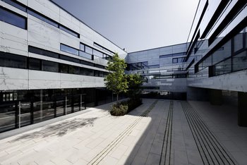 <p>Sebastian-Lotzer-Realschule, Gebäude 4; <i>Foto: Mathias Rothdach</i></p>