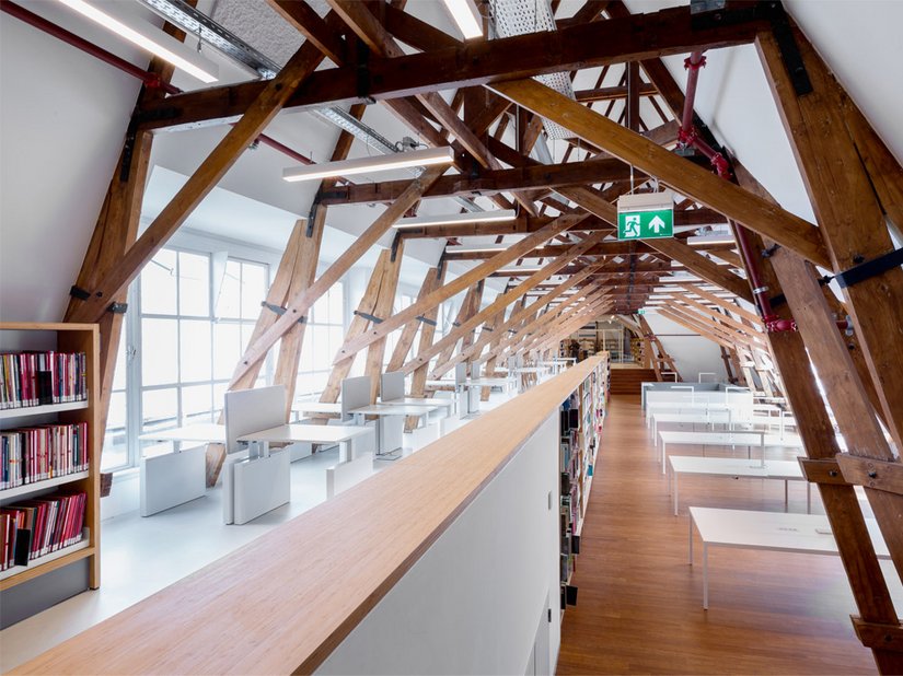<p>Das Studierendenhaus mit viel Licht und Blick auf die Neude sowie den Domturm.</p>