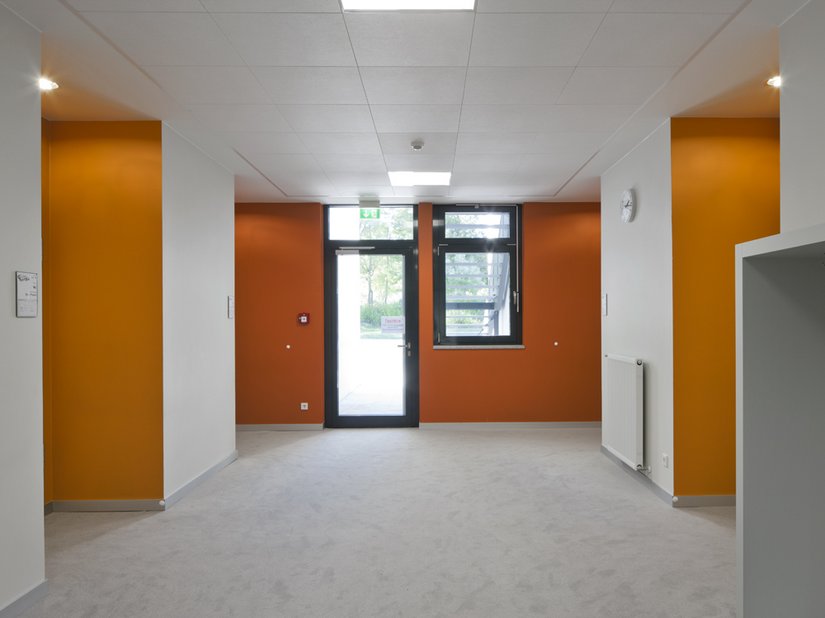 <p>Die farbige Gestaltung ist so gewählt, dass das Gebäude gern als Lern-, Arbeits- und Freizeitraum genutzt wird.</p>