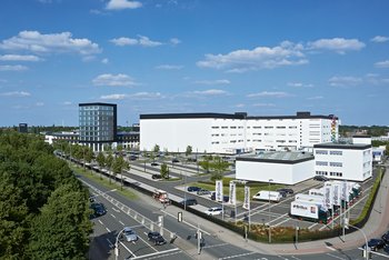 <p>Der Brillux Hauptsitz in Münster: Produktion von Lacken und Dispersionen</p>