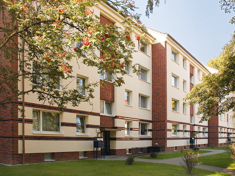 <p>Scala Farbtöne: Fassade: 09.09.03, Loggiarückwände: 12.12.09, Geländer, Haustüren: 57.12.30 (RAL 5003), Flachverblender Farbton 0003 Cloppenburg, keramische Beläge nach Muster</p>