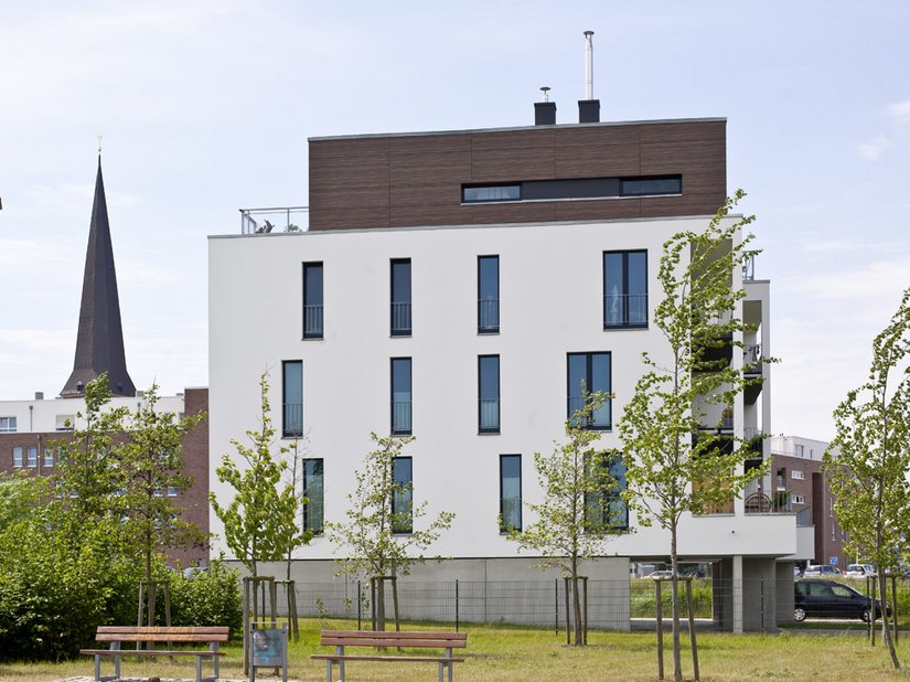 Die vielen Fensterflächen sorgen für ein offenes, großzügiges Raumgefühl.