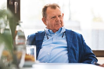 <div><p>Prokurist Karl-Heinz Brinkmann denkt mit fast 80 Jahren eher an neue Projekte als an den Ruhestand.</p></div>