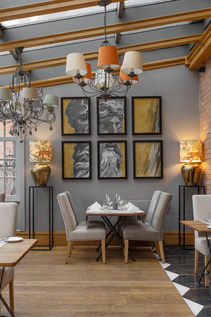 Die Veredelung der Wände mit Brillux -Dispersionen schafft einen idealen Hintergrund für die sorgfältig ausgewählten Accessoires, mit denen das Restaurant eingerichtet ist.