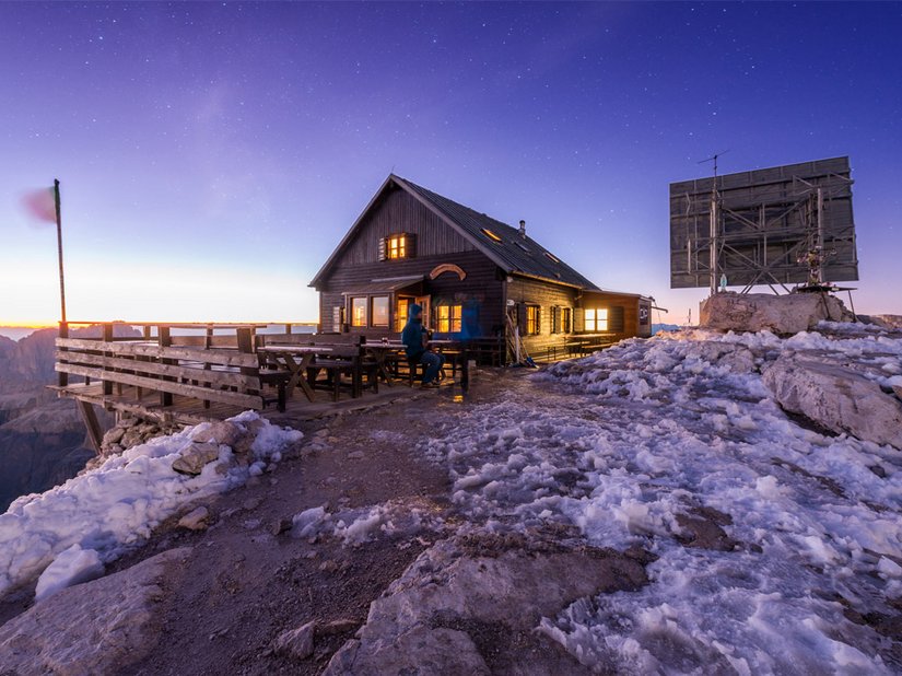 Das Rifugio wird seit Jahrzehnten vom Bergführer und Skilehrer Guido Bernard geführt und befindet sich seit Erbauung in Familienbesitz.