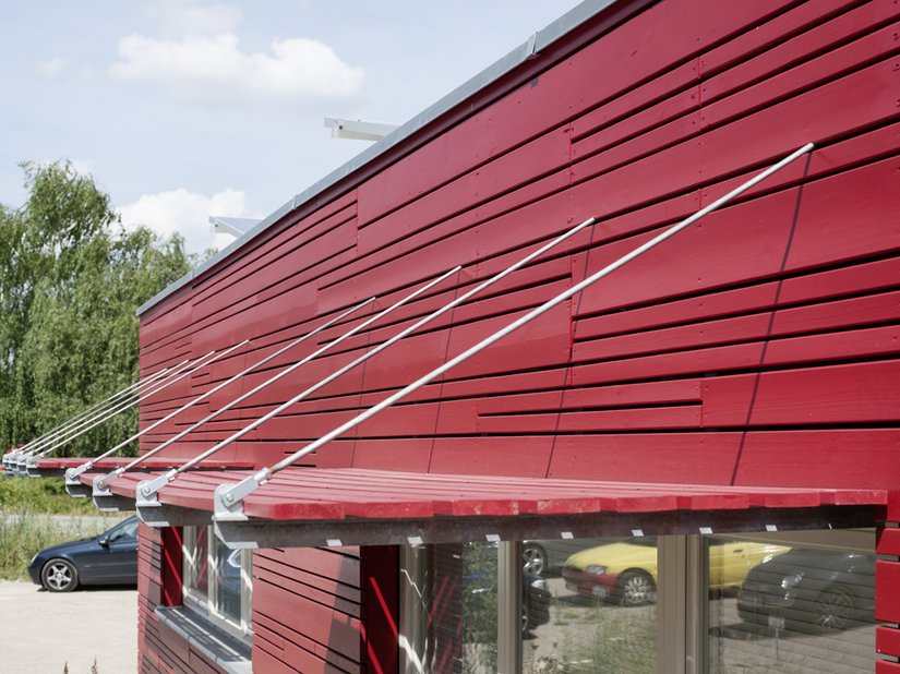 Die Holzpanelen wurden versetz angebracht. Dies soll die Vernetzung von Uni und Fachhochschule wiederspiegeln.