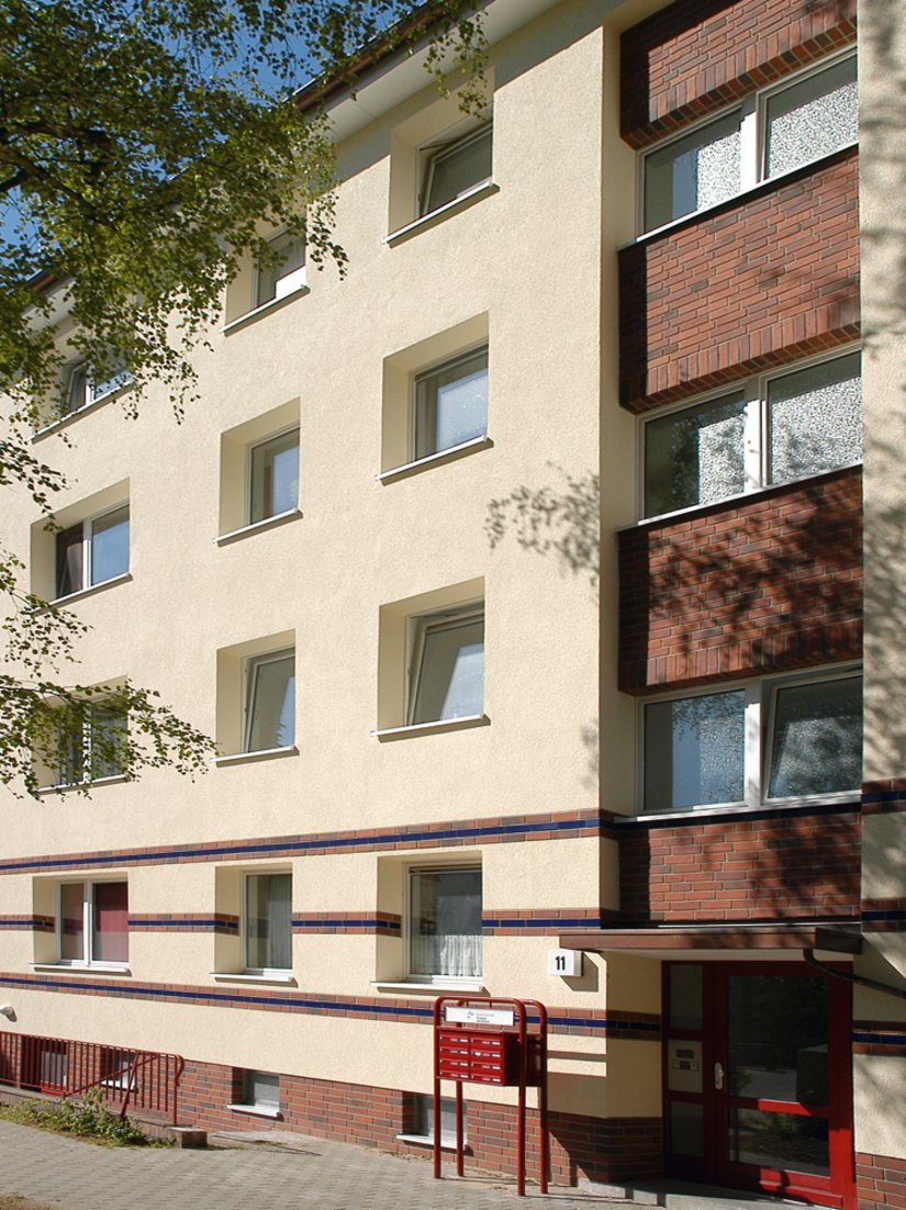 <p>Scala Farbtöne: Fassade: 09.09.03, Loggiarückwände: 12.12.09, Geländer, Haustüren: 57.12.30 (RAL 5003), Flachverblender Farbton 0003 Cloppenburg, keramische Beläge nach Muster</p>