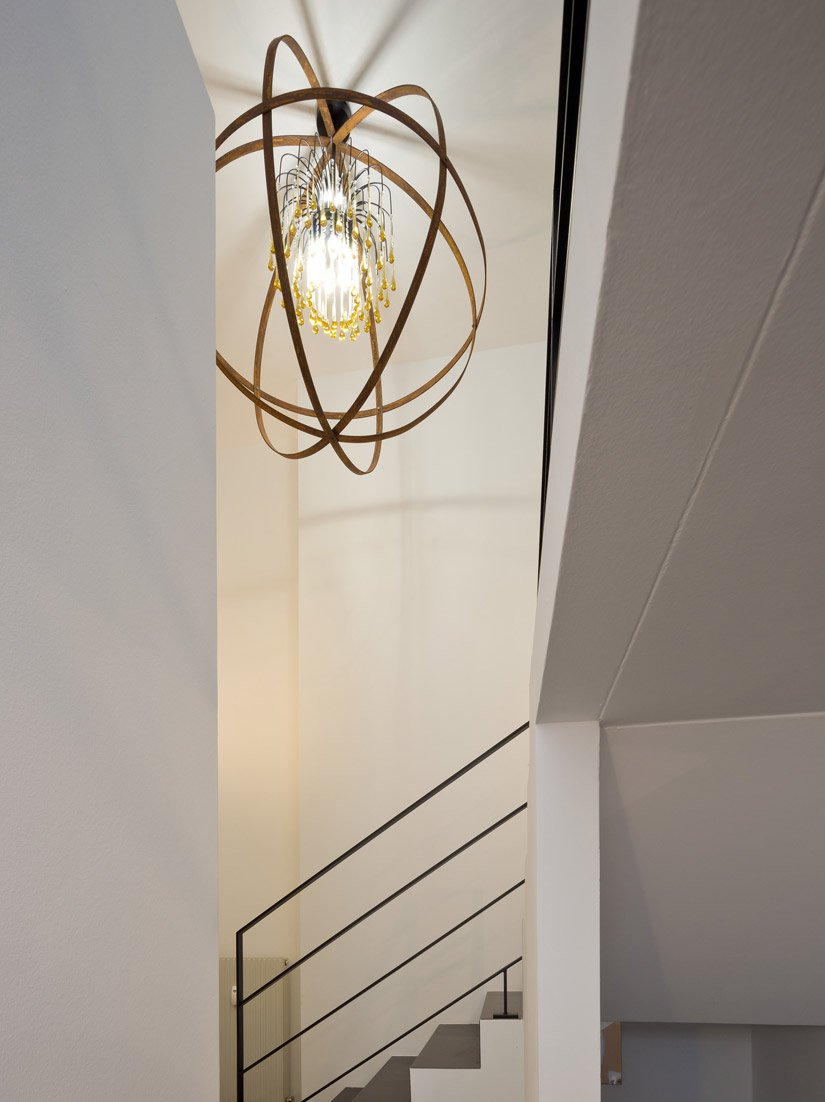 <p>Die Reinheit der weißen Wände wirkt modern und klar.</p>