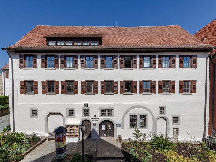 <p>Seit den 1980er Jahren befindet sich das Kulturamt der Stadt Rottenburg am Neckar in einem historischen Gebäude, dessen Grundmauern zum Teil aus dem 14. Jahrhundert stammen.</p>