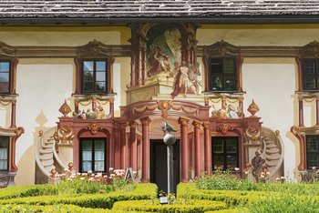 <p>Zwincks Meisterwerk: Das Pilatushaus in Oberammergau beherbergt heute die Gemeindeverwaltung.</p>