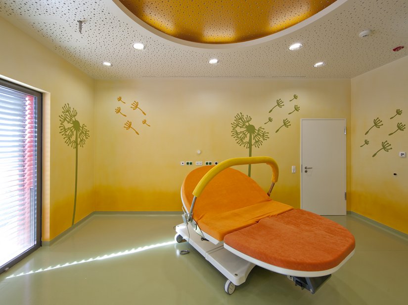 <p>Pusteblumenzimmer – Unter den werdenden Müttern in Hanau und Umgebung hat sich die stilvolle und angenehme Gestaltung der drei Entbindungsräume bereits herumgesprochen.</p>