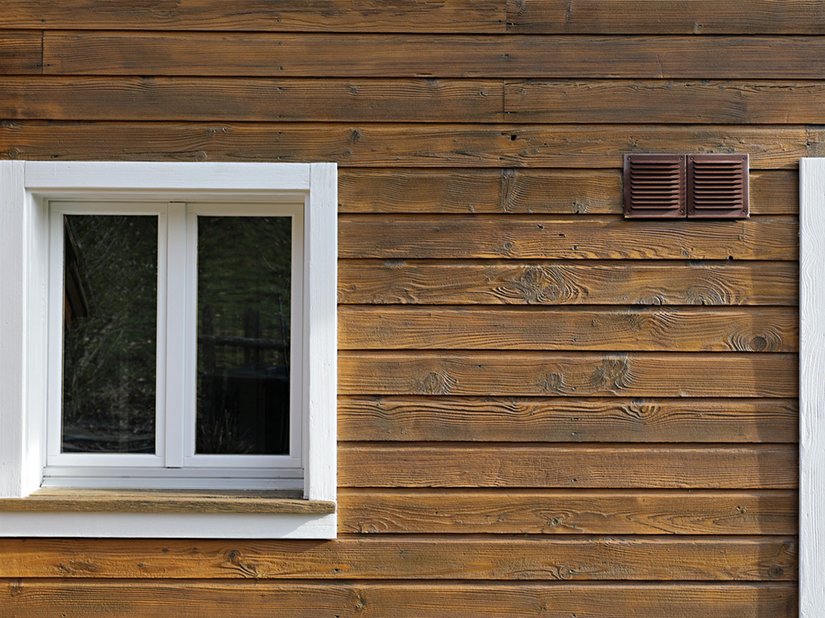 <p>Ansprechende Kontraste: Für die Beschichtung der Fensterlaibungen kam Impredur Ventilack 822 zum Einsatz.</p>