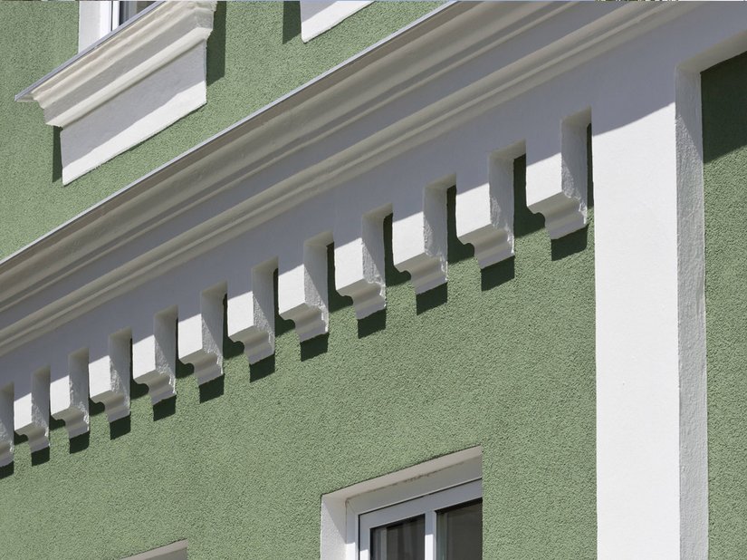 Die Fassade wurde verputzt.