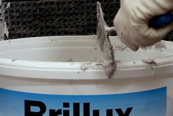 <p>Kein mühsames Anmischen auf der Baustelle erforderlich – Sie können direkt mit der Arbeit beginnen.</p>