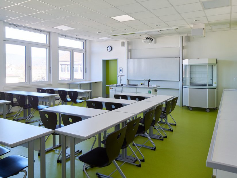 <p> Die Schüler profitieren von großzügigen und hellen Räumen mit moderner Ausstattung.</p>