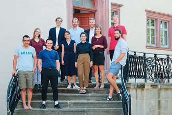 <p>Die Projektgruppe (v. l.): Julian Schurig, Sebastian Köppe, Johann Janecke, Justin Rusche, Margarethe Schiller, Desirée Goúmoú, Lisa Oertel, Katharina Fuchs, Patrick Hänel, Mohamed Wiedenhöft, Jan Mischur</p>