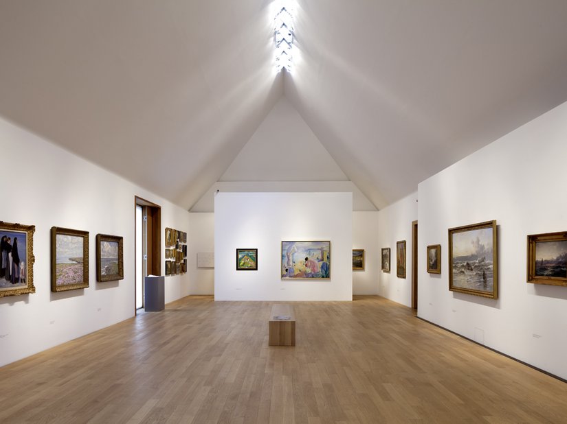 <p>Das Langhaus bildet mit 160 m² Ausstellungsfläche das Zentrum des Museums.</p>