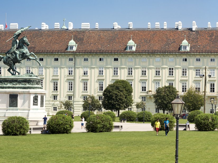 <p>Der Leopoldinische Trakt ist einer der größten und ältesten Teile der Hofburg in Wien.</p>