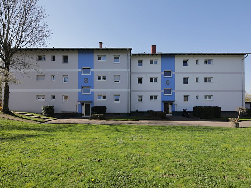 <p>Eine neue Fassade, erstellt mit dem patentierten WDV-System Qju von Brillux: Bei der schnellen und einfachen Verarbeitung kamen der Qju Klebeschaum 3700, die EPS Qju Dämmplatten 3831 sowie die Qju Fixierungswinkel 3701 zum Einsatz.</p>