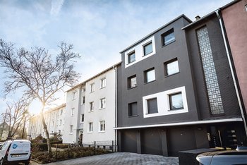 <p>Hingucker im Viertel: Die Fassade seines Firmensitzes und Wohnhauses hat Sascha Leven im vergangenen Jahr saniert</p>